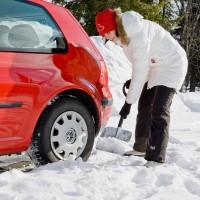 Как правильно выбрать автомобильную лопату для снега?